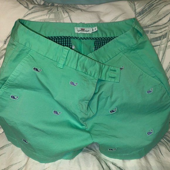 Vineyard Vines Women’s Shorts Green - Picture 3 of 4
